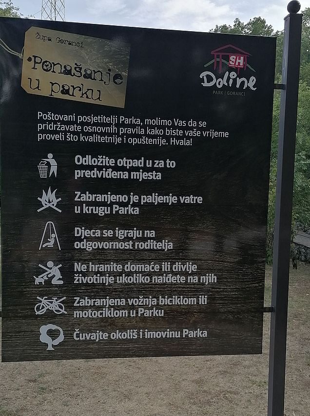 Tabla s pravilima ponašanja u Parku Goranci