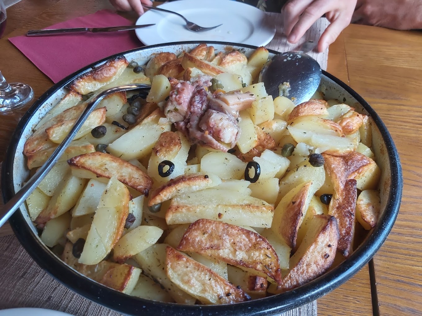 Hobotnica ispod peke